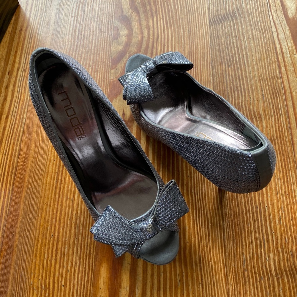 Moda pewter heels - size 9 1/2